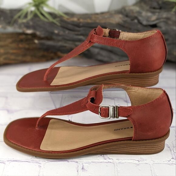 Lucky Brand Annamae Leather T-Strap Thong Sandals - Picture 4 of 9